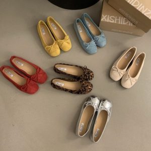 Giày đơn thắt nơ miệng nông, giày đế mềm size lớn, giày ba lê nhẹ nhàng nữ tính