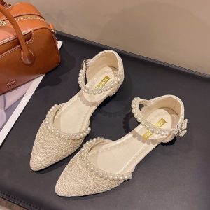 Giày sandal đế bằng một mũi nhọn mùa hè dành cho nữ với giày đế bệt và ngọc trai rỗng thoáng khí