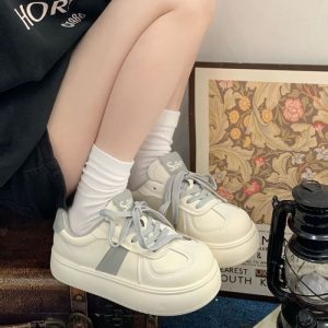 Giày trắng đế dày đầu to dễ thương, giày thể thao tăng chiều cao, bánh mì thể thao giải trí
