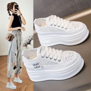 Giày trắng lưới mùa xuân hè dành cho nữ nhỏ nhắn, đế dày, tăng chiều cao bên trong thoáng khí, giày