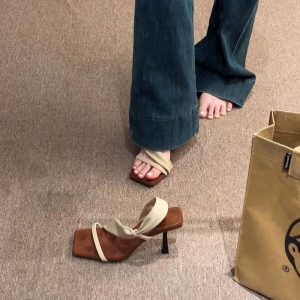 Hai đôi sandal hở mũi và dép lê phối màu dành cho các hot girl, giày cao gót và sandal nữ cực đẹp,